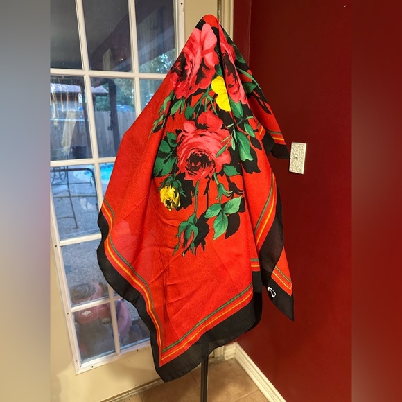 Red Floral Scarf Shawl Wrap Bold Bright Colors 33x33 Polyester Square Roses - Picture 6 of 7